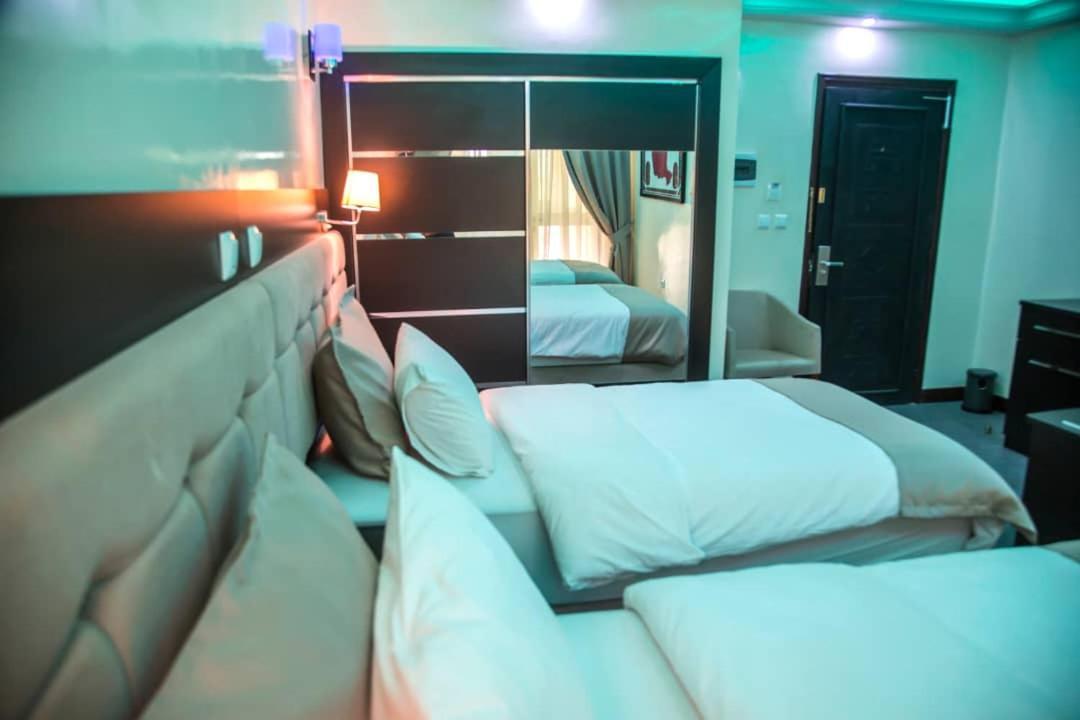 Hotel Univers 3 Aeroport Luxe Niamey Exteriör bild
