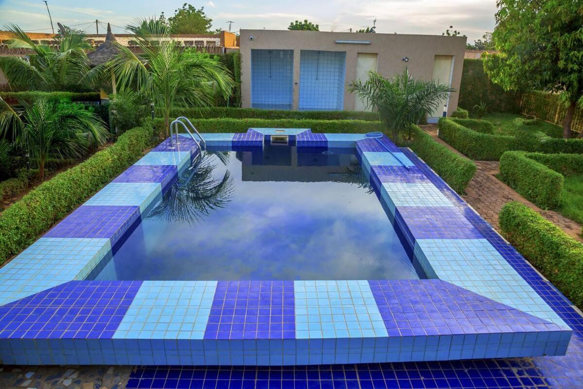 Hotel Univers 3 Aeroport Luxe Niamey Exteriör bild